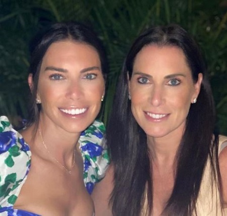  Tanya Zuckerbrot (left) with her younger sister Inna Zuckerbrot